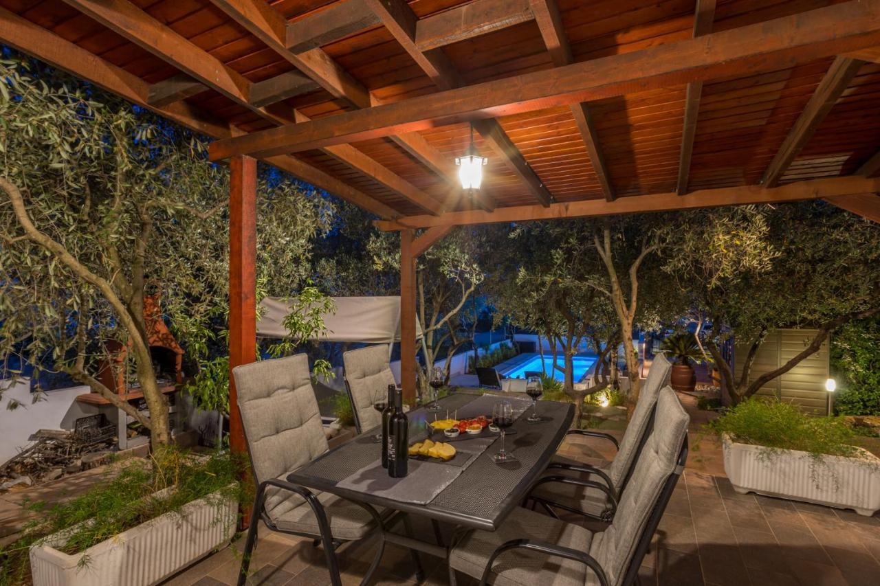 House Oliva With Private Pool And Large Garden Villa Stari Grad  Exteriör bild
