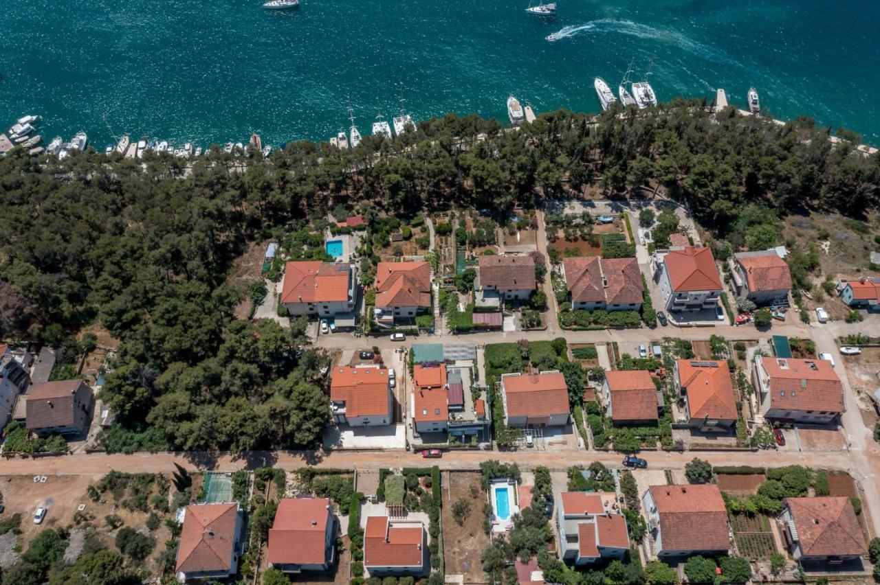 House Oliva With Private Pool And Large Garden Villa Stari Grad  Exteriör bild